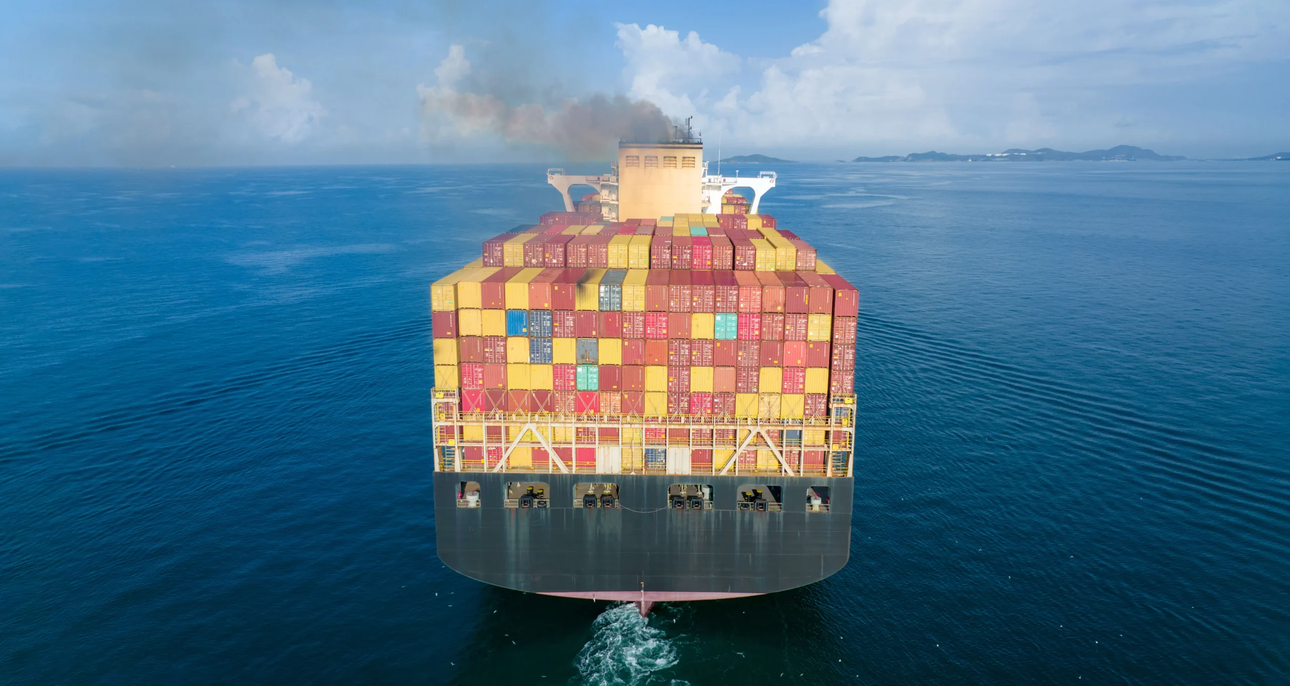 stern-large-cargo-ship-with-smoke-exhaust-gas-emissions-from-cargo-lagre-ship-marine-diesel-enginse-exhaust-gas-from-combustion_11zon